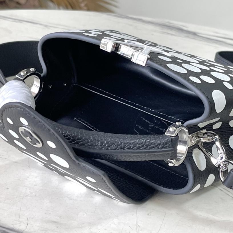 LV YK Capucines Taurillon Size cm