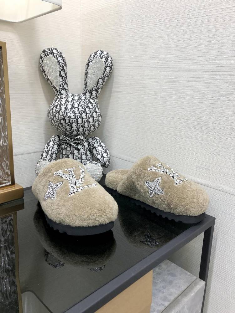 LV slippers lvu SIZE  lv毛拖