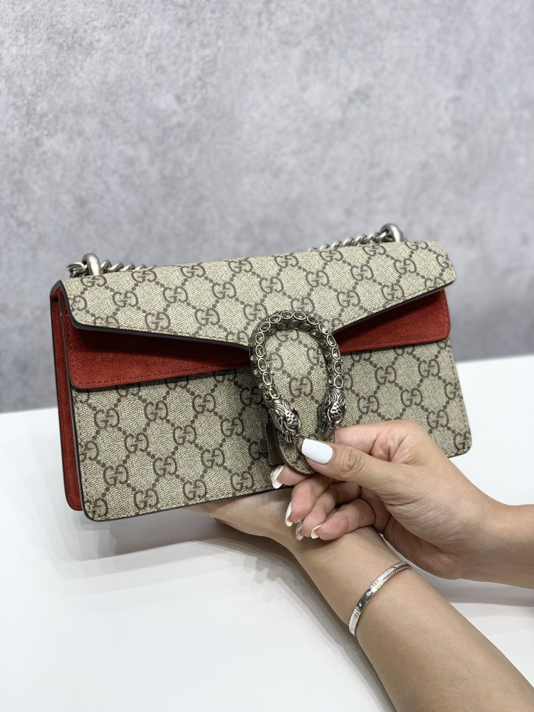 Gucci  size 25*14*8