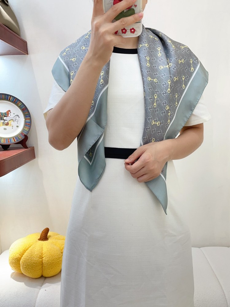 HERMES Scarf