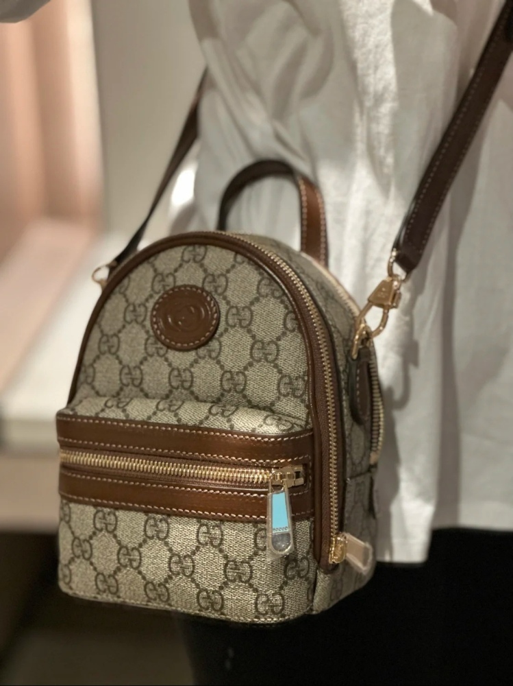 Gucci  size 26*18*10