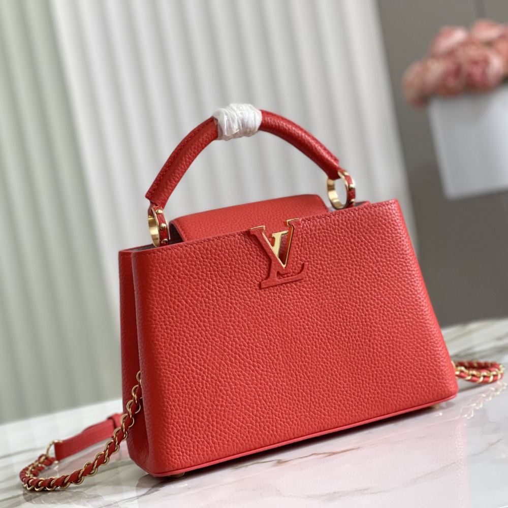 Louis Vuitton Capucines MM  M52689