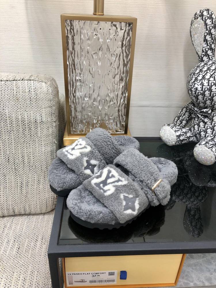 LV slippers