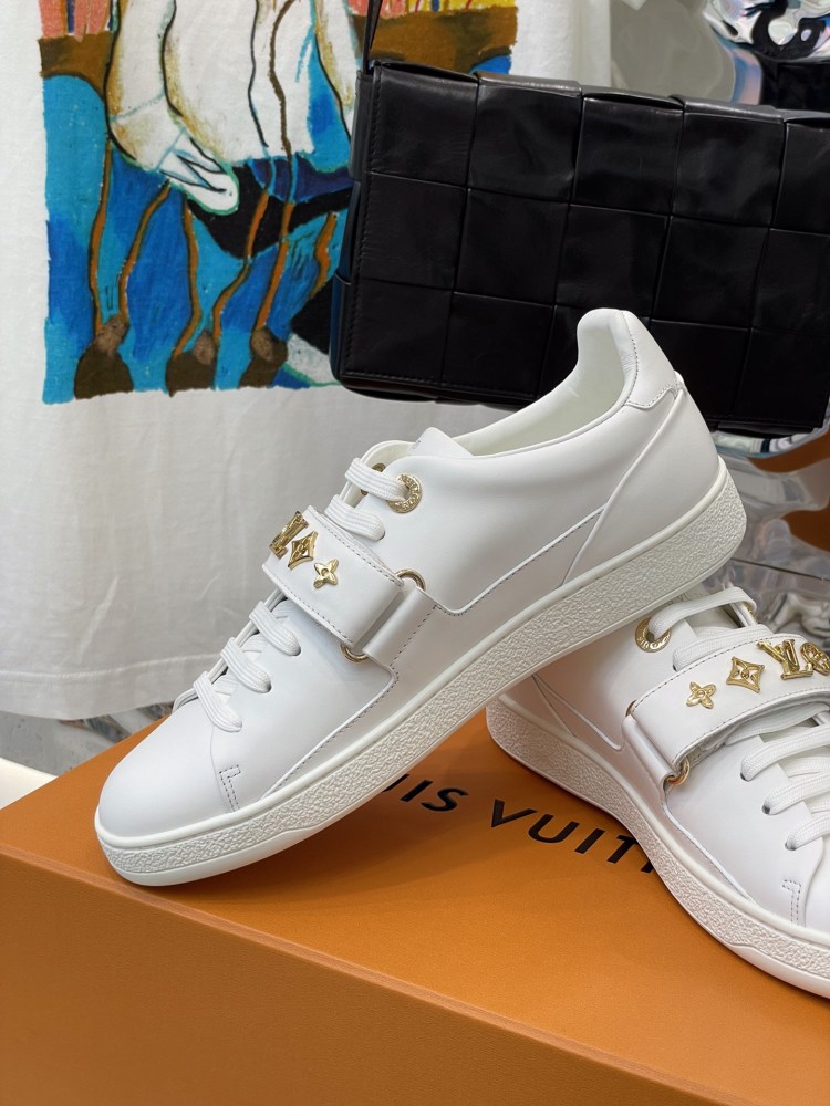 LV flats new arrival  LV运动鞋