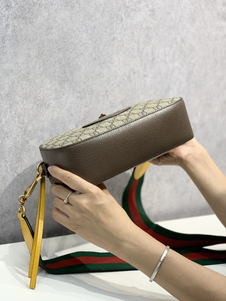 Gucci GG Supreme  size 24*15*7.5