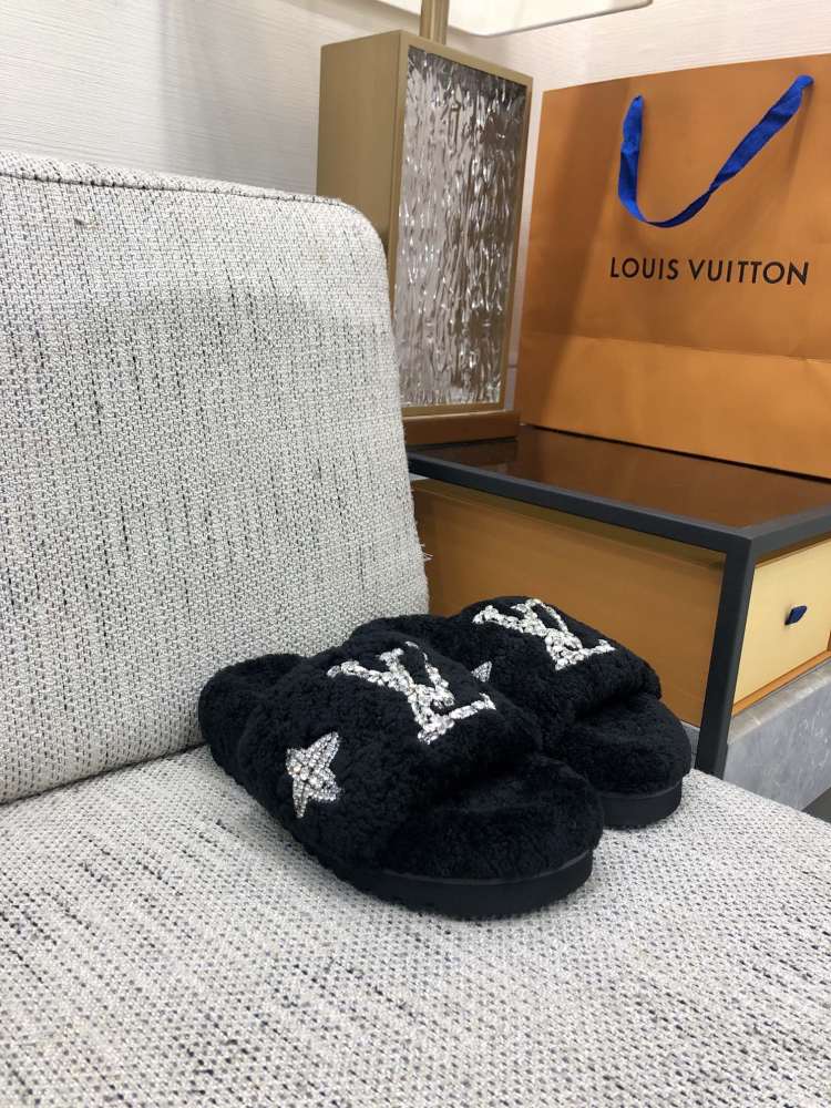 LV slippers lvu SIZE  lv毛拖