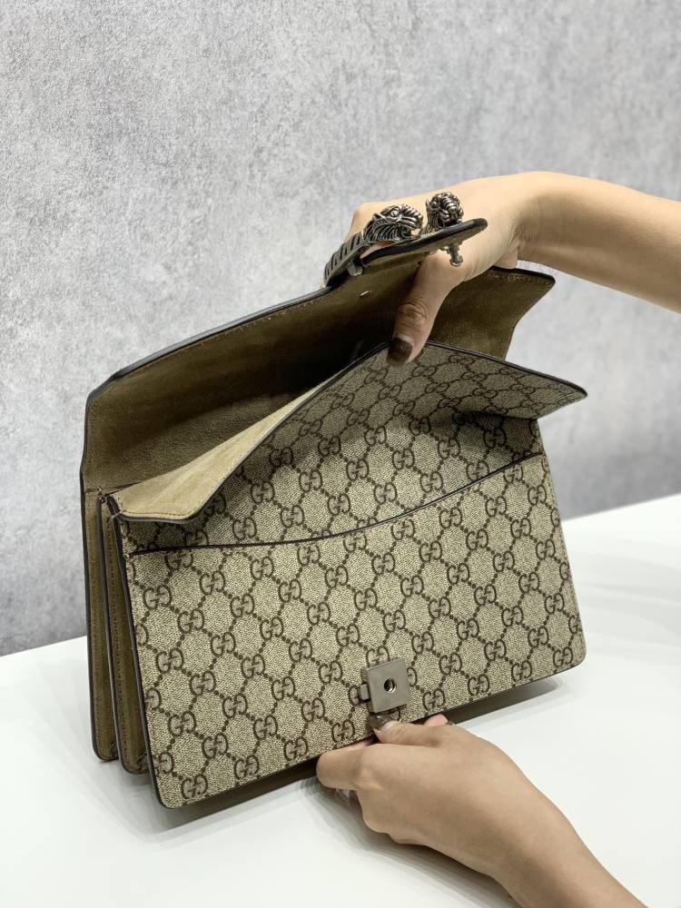 Gucci  size 28*18*9