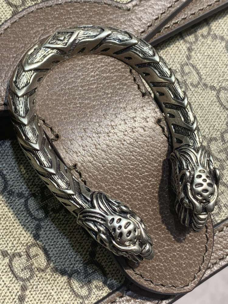 Gucci  size 28*17*9