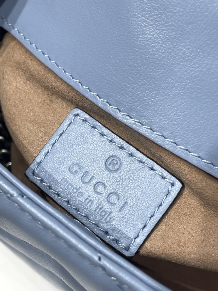 Gucci  size 16.5*5*10