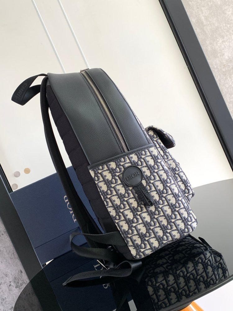 Dior man's Oblique backpacks