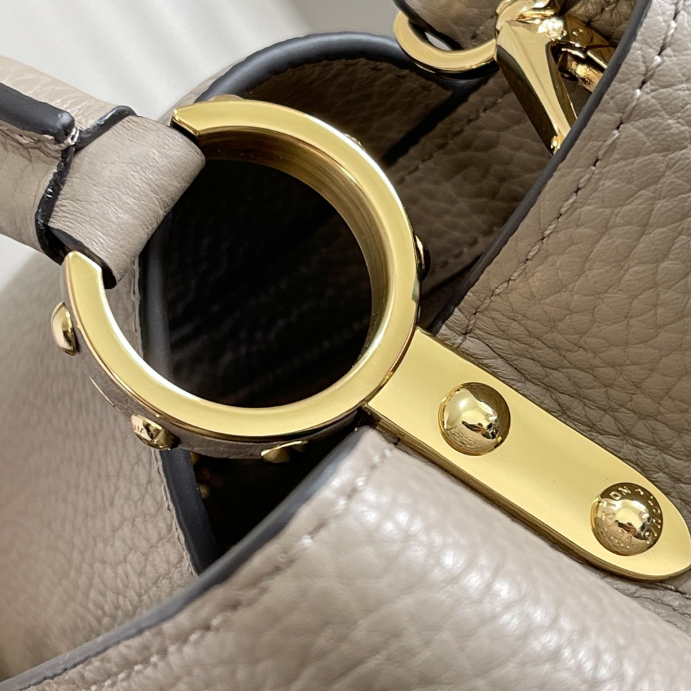 Louis Vuitton Capucines BB M94634