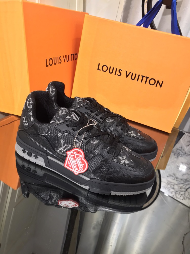 LV sneaker