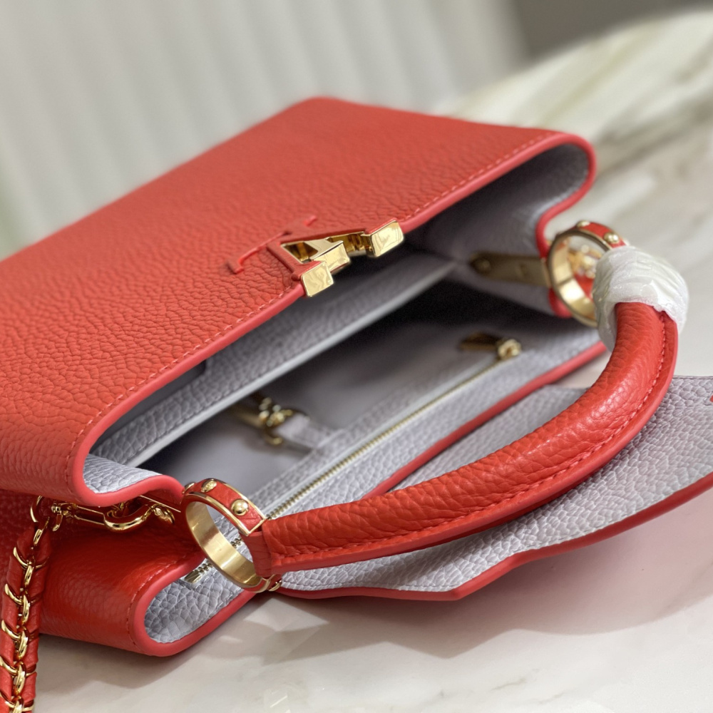 Louis Vuitton Capucines MM  M52689