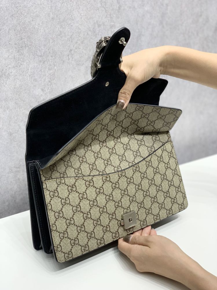 Gucci  size 28*18*9