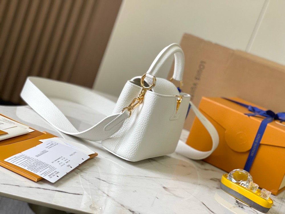 LV Capucines Mini M59433 white