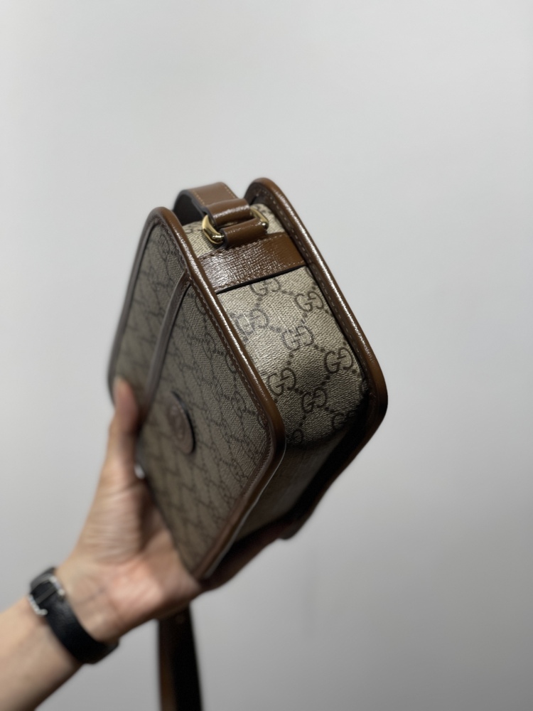 Gucci GG  size 22.5x14x7