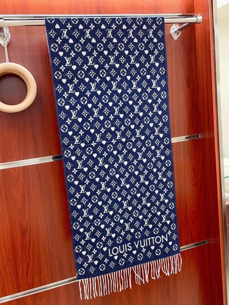 LV Scarf