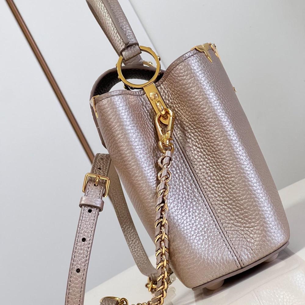 Capucines Taurillon Monogram  size 27x18x9