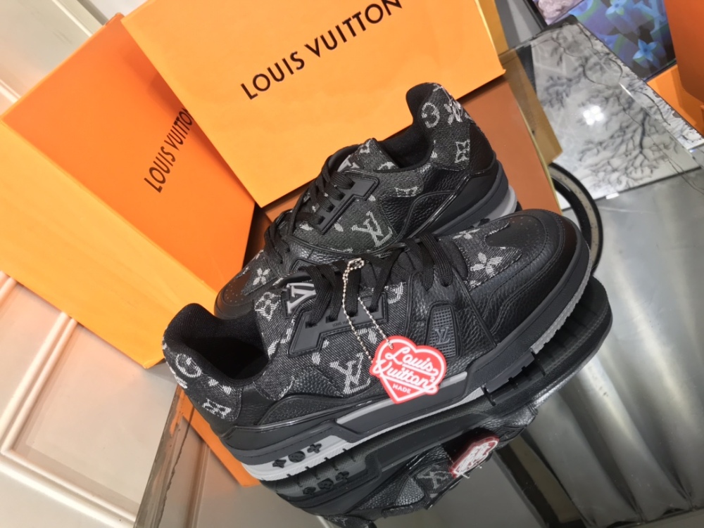 LV flats LV size  LV运动鞋