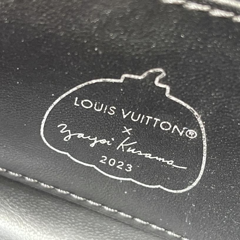 LV YK Capucines Taurillon Size cm