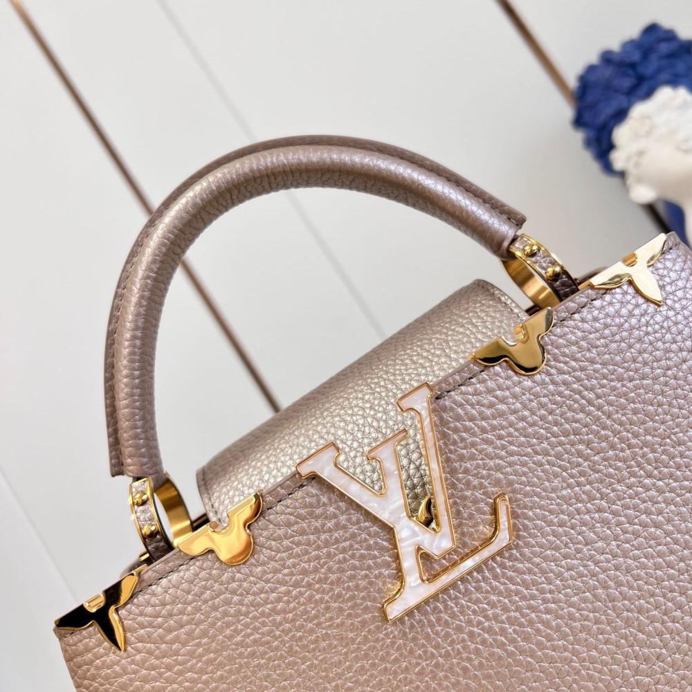 LV  CAPUCINES BB M22437