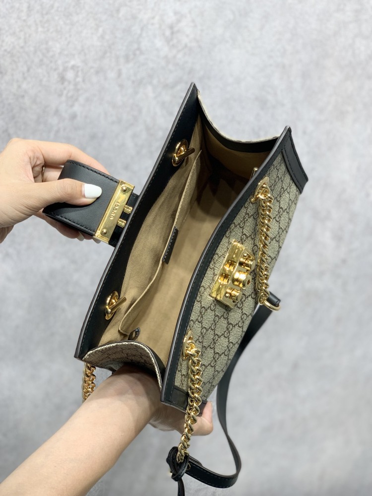 Gucci  size 26*18*10