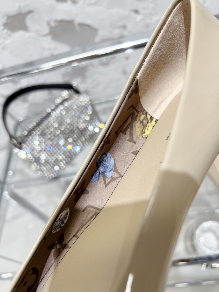 LV high heels Size  LV单鞋