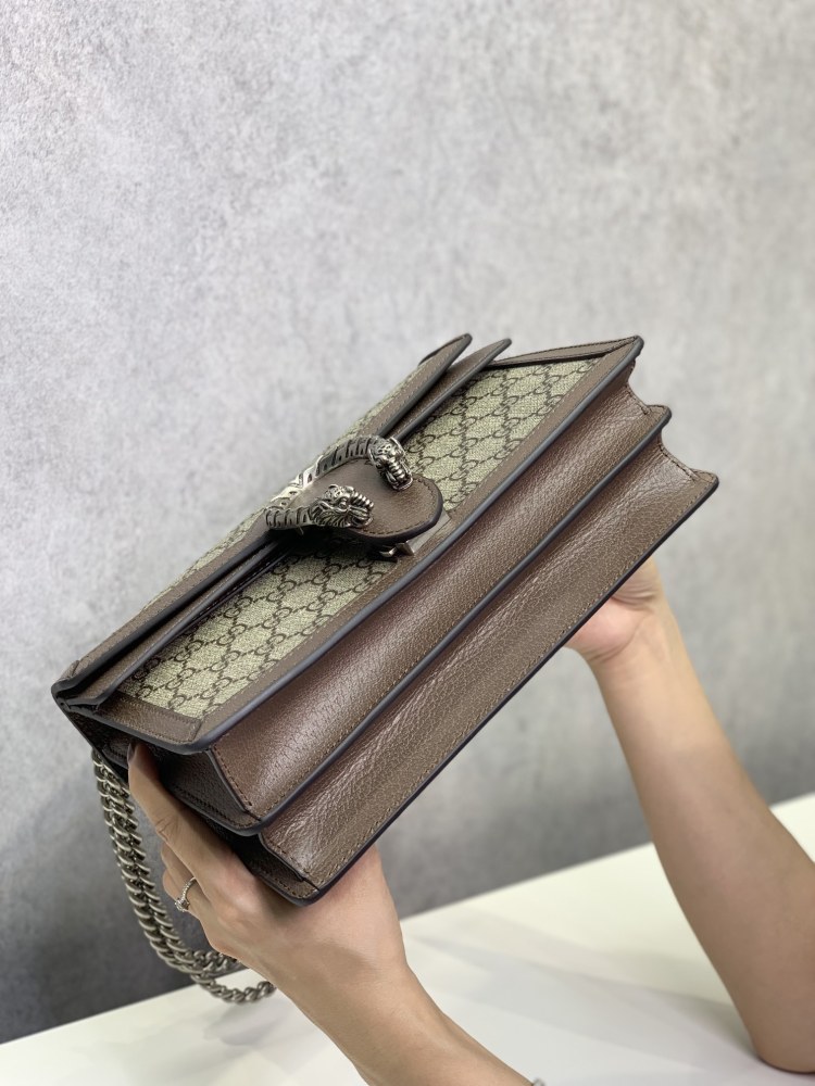 Gucci  size 28*17*9