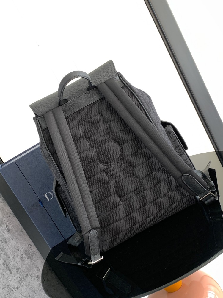 Dior man's Oblique backpacks