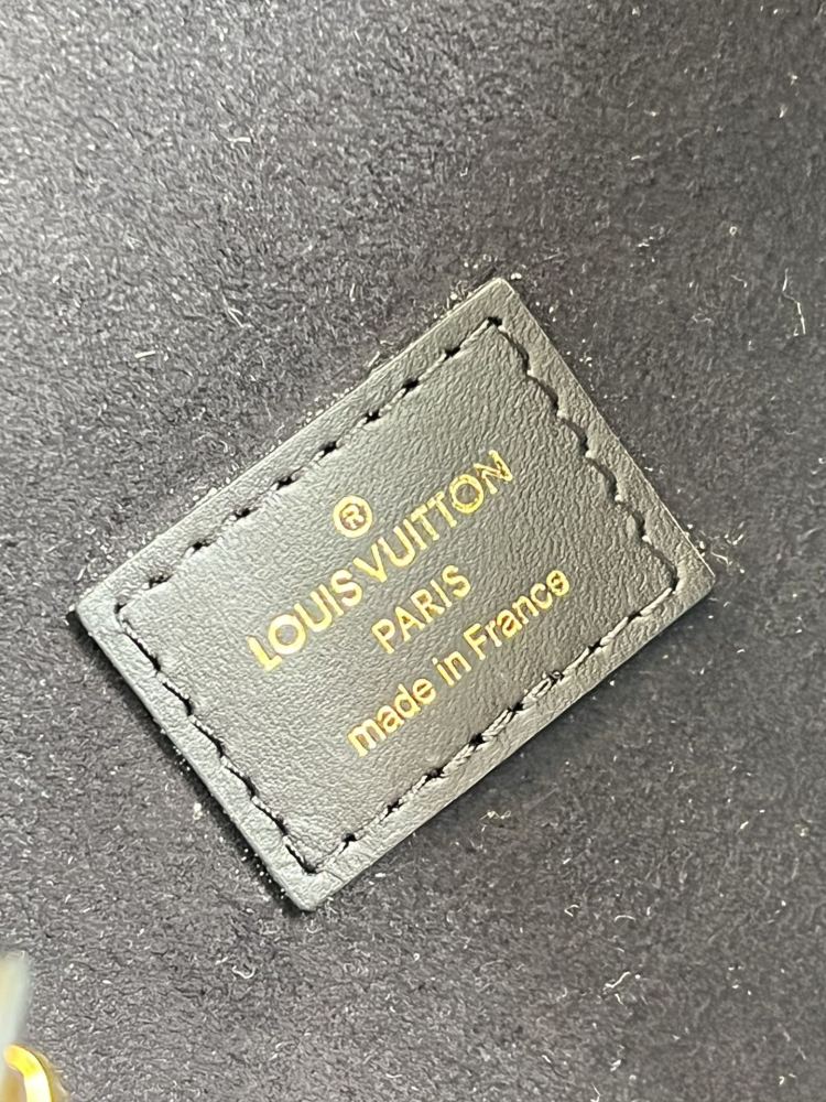LV LV Monogram  size 26 x 26 x 17.5