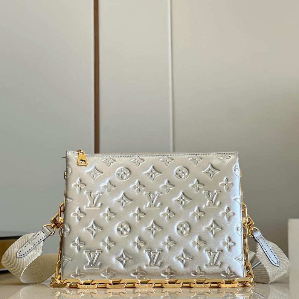 LV  Coussin M21769