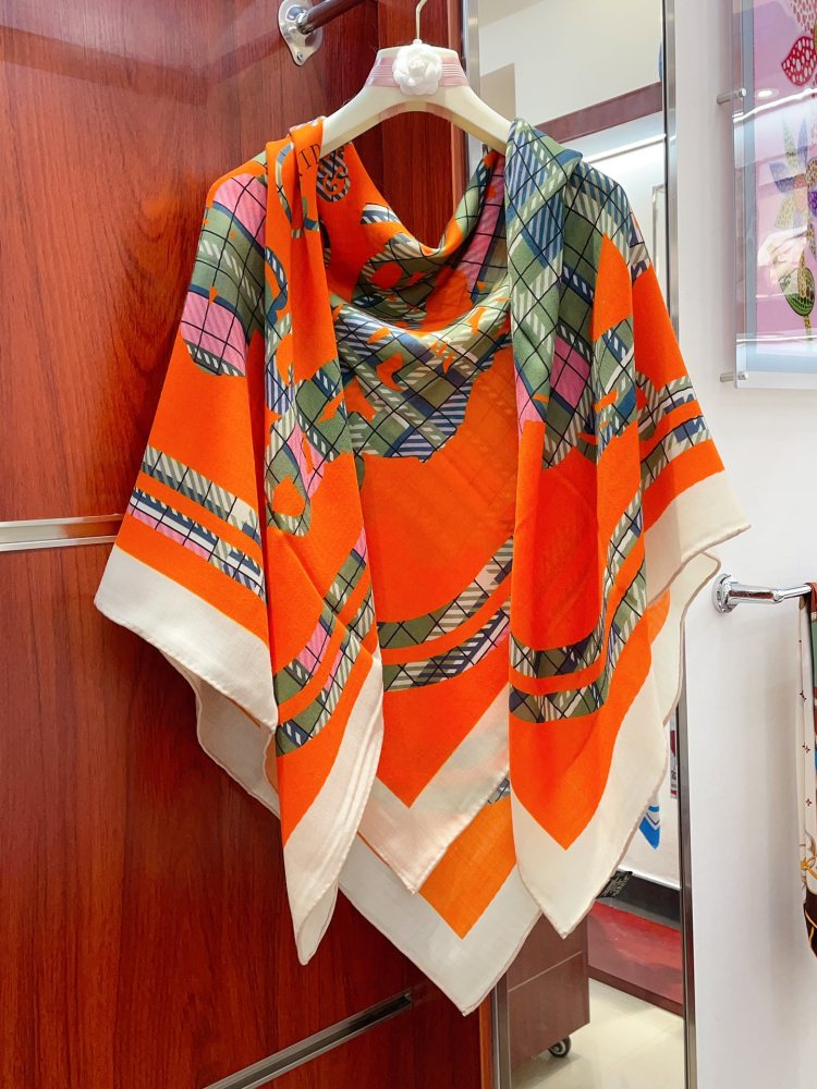 HERMES Scarf