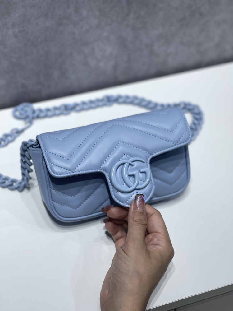 Gucci  size 16.5*5*10