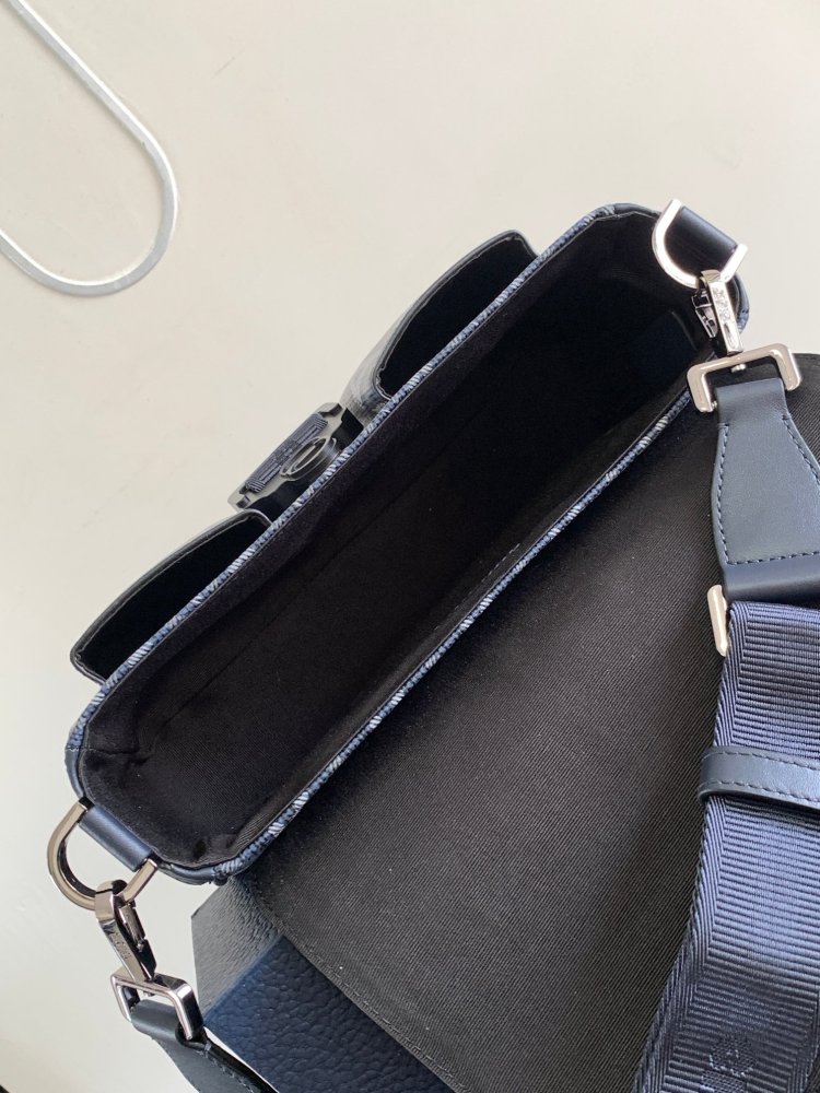 Dior manbag