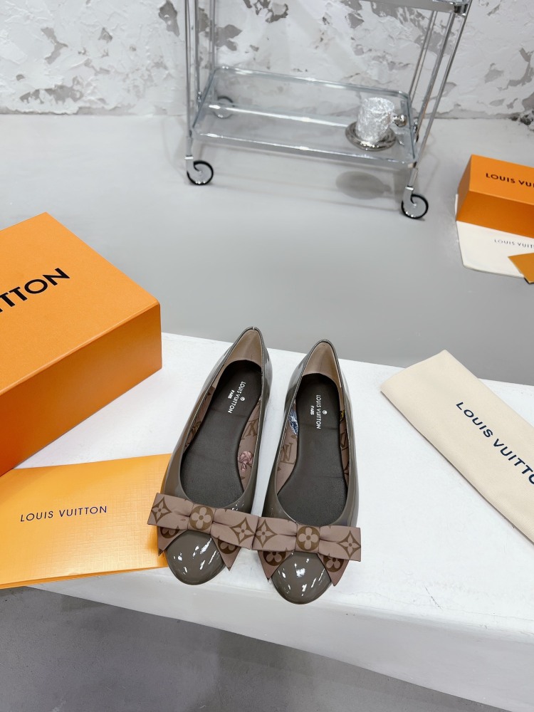 LV  leather shoes