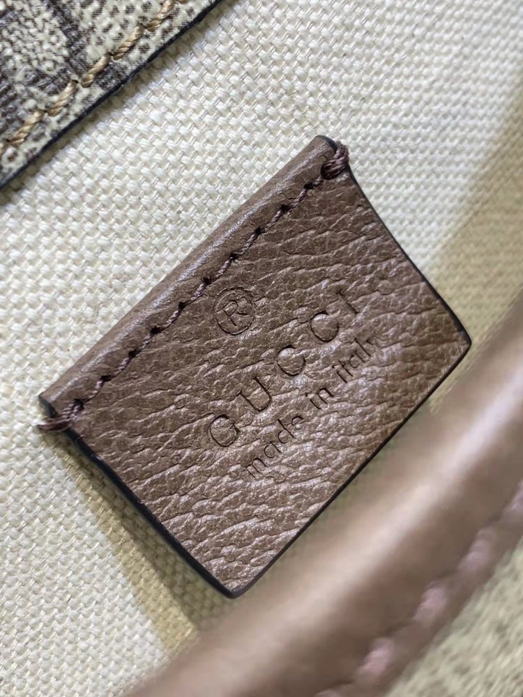 Gucci  size 20*13*2.5