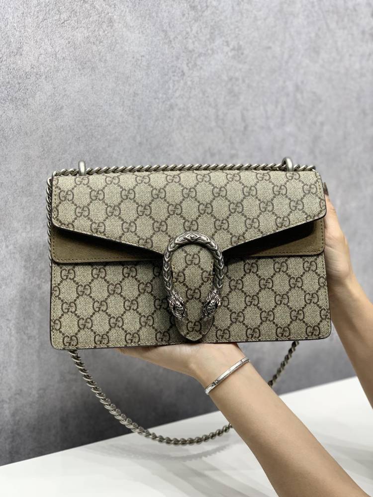 Gucci  size 28*18*9