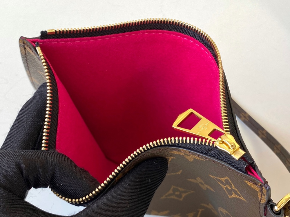 LV Monogram  size 26 x 26 x 17.5