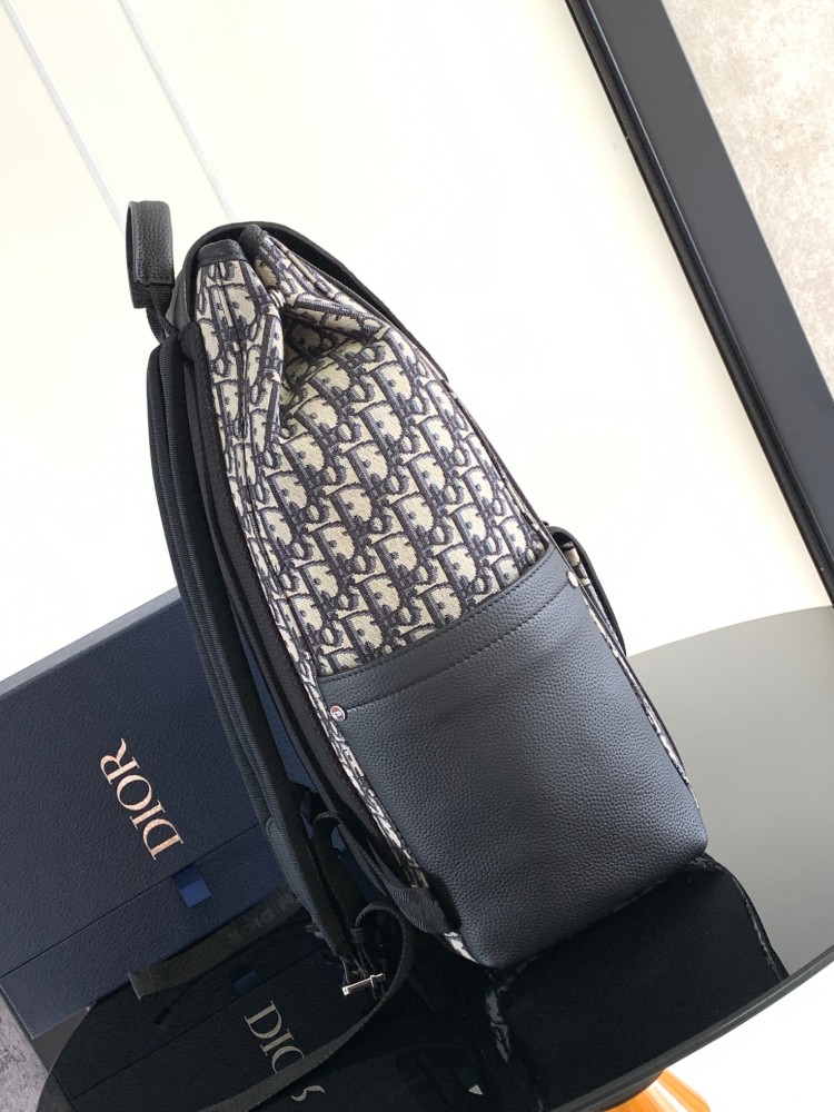 Dior man's Oblique backpacks