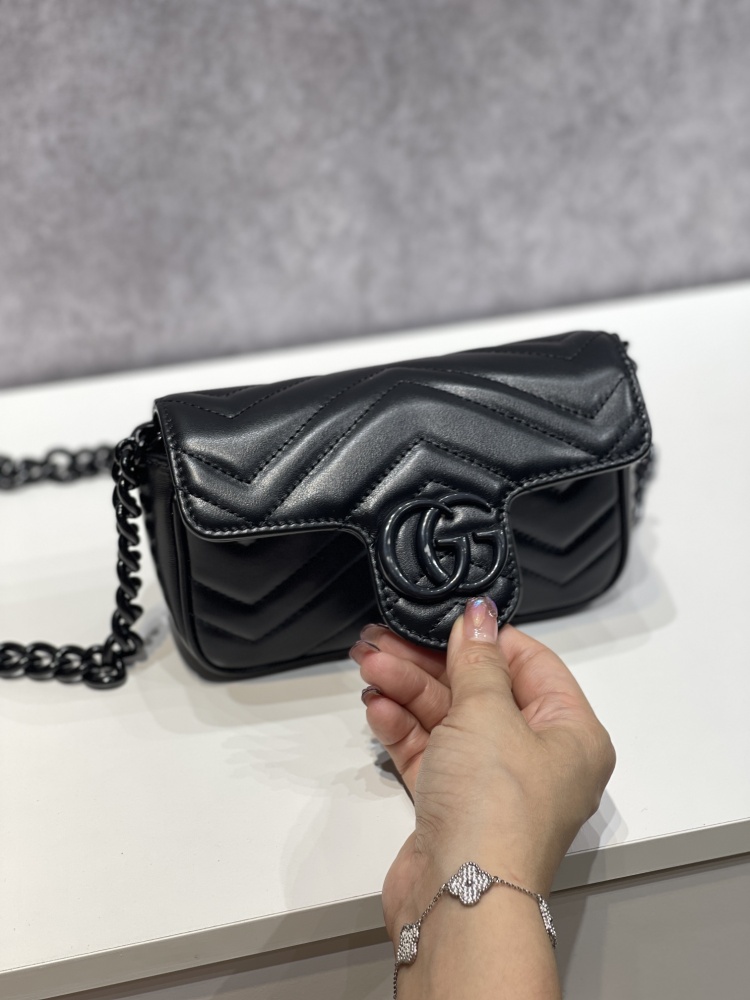Gucci  size 16.5*5*10