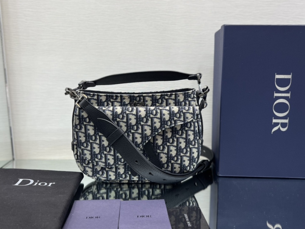 Dior man's Oblique saddle bag