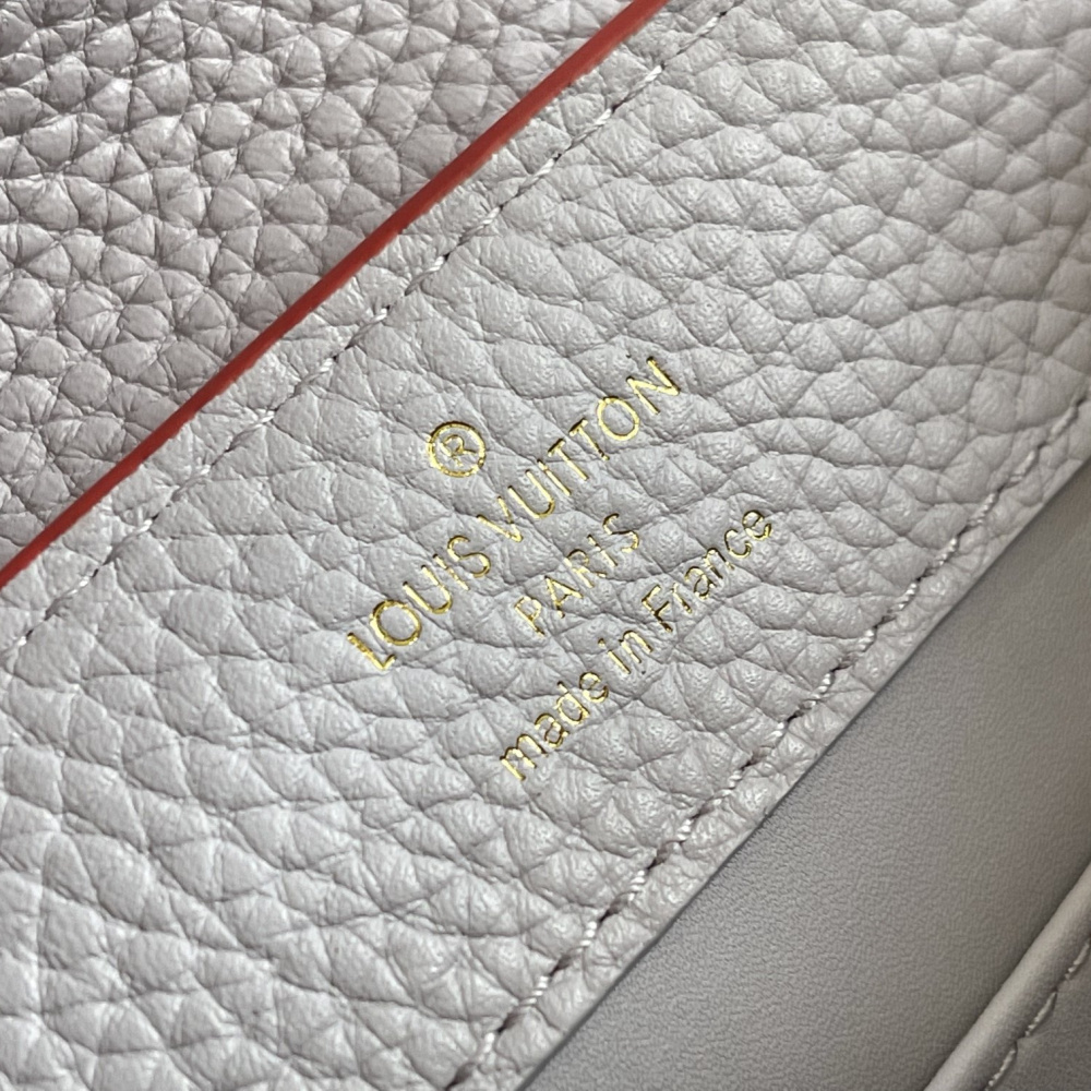 Louis Vuitton Capucines mini M52689