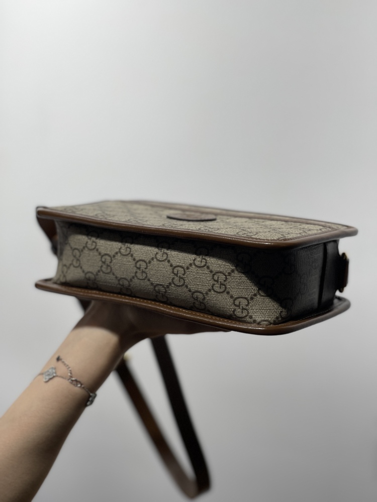 Gucci GG  size 22.5x14x7