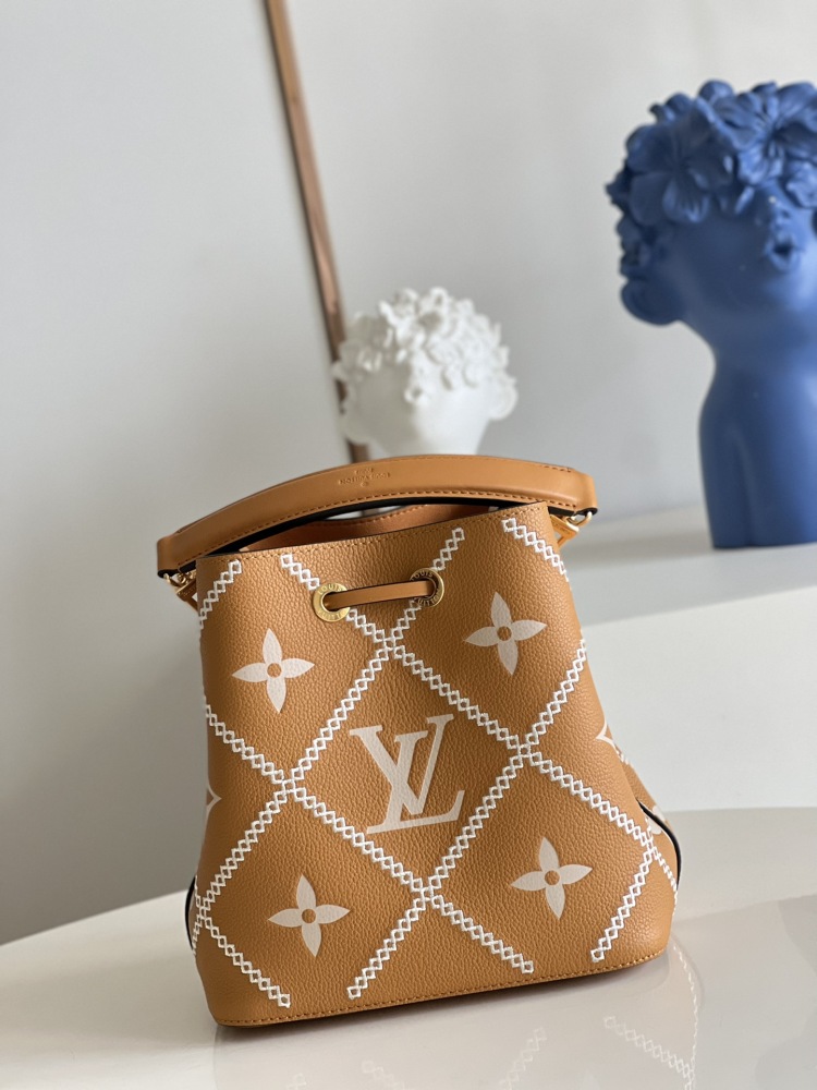 LV BB Monogram Empreinte Bucket Bags  size 20 x 20 x 13
