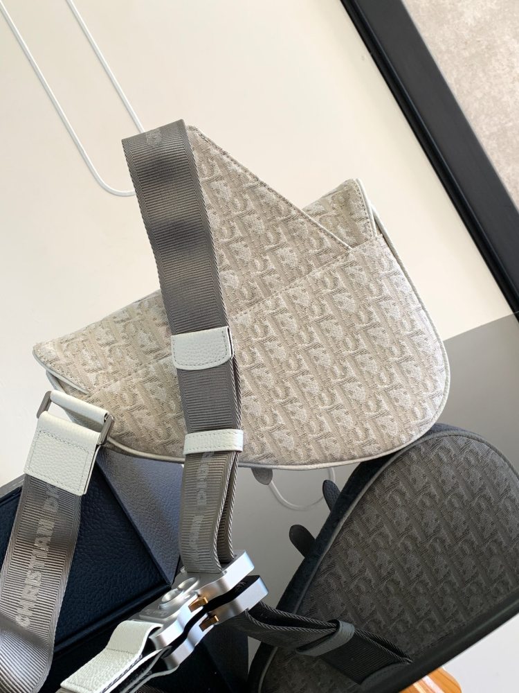 Dior man's Oblique saddle bag
