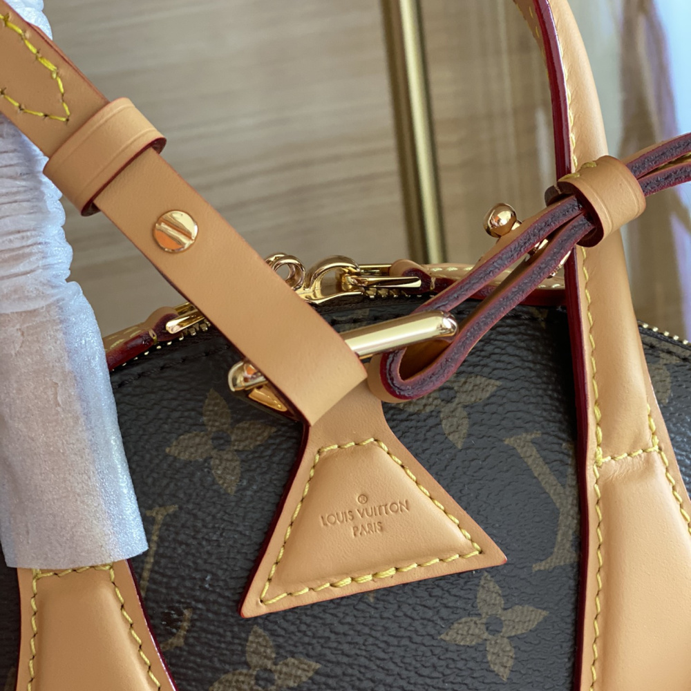 Louis Vuitton  Nicolas Ghesquière   Moon M44944