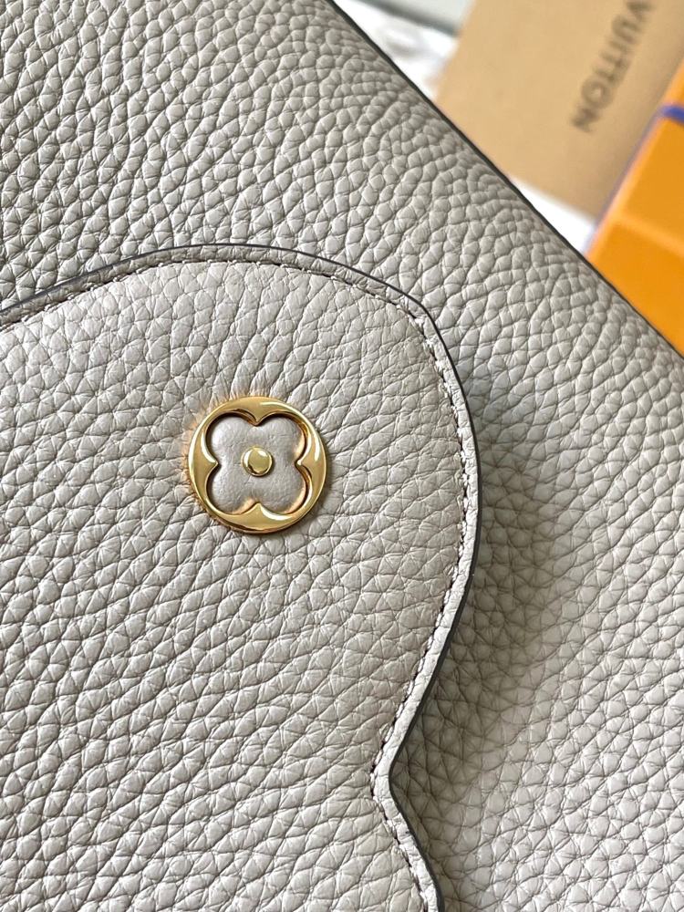LV Capucines