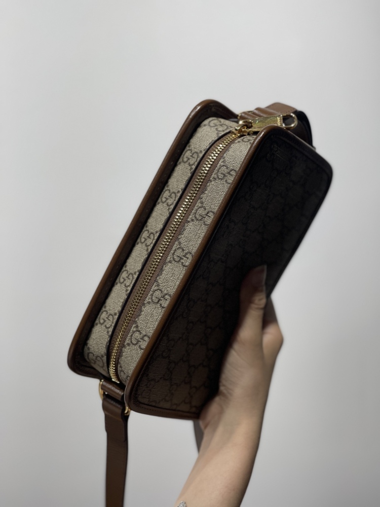 Gucci GG  size 22.5x14x7