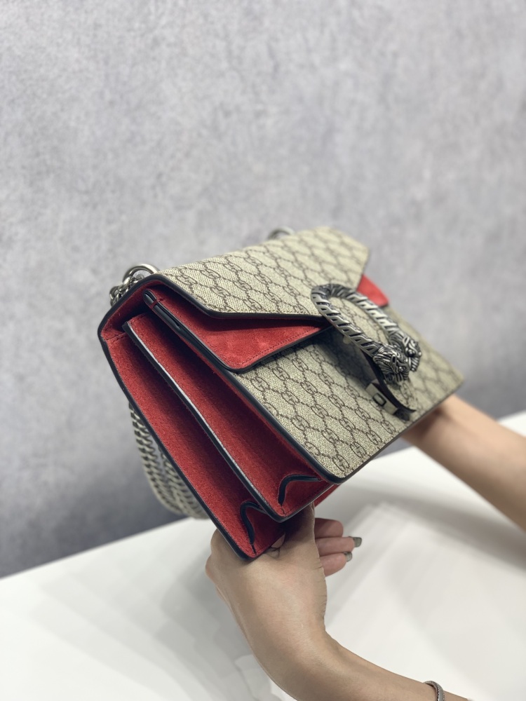 Gucci  size 28*18*9
