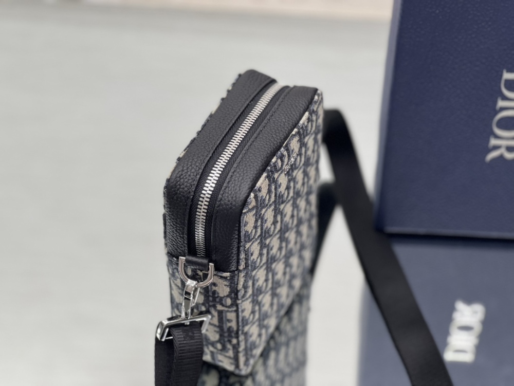 Dior manbag